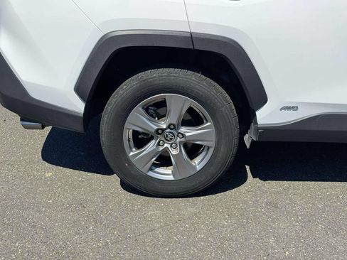 Used 2025 Toyota RAV4 XLE AWD/4WD image 10