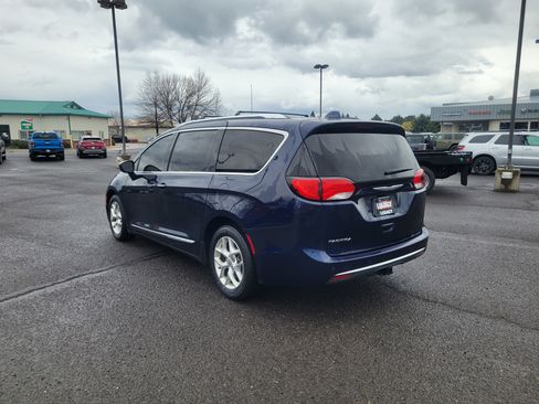 Used 2017 Chrysler Pacifica Touring-L Plus image 13