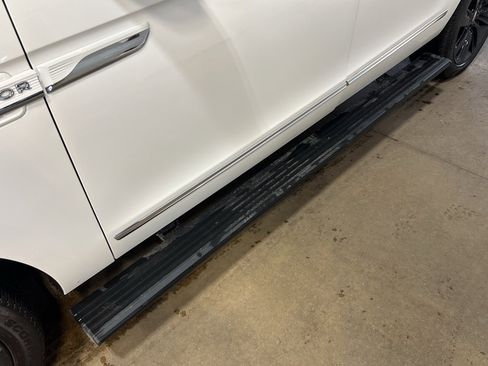 Used 2023 Lincoln Navigator L Reserve w/ Equipment Group 201A image 10