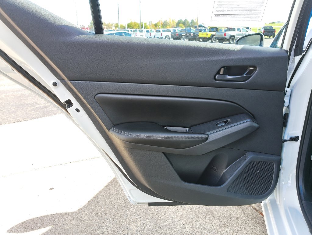 Used 2025 Nissan Altima 2.5 SV FWD image 12