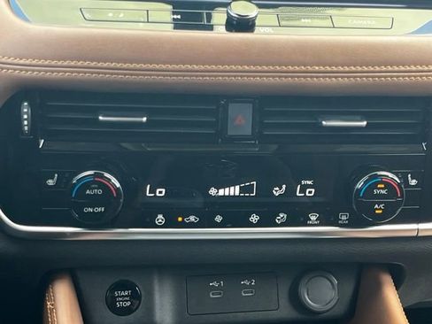 Used 2025 Nissan Rogue Platinum image 15