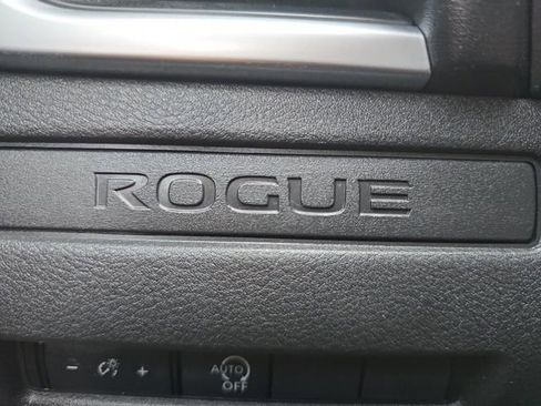 Used 2023 Nissan Rogue S image 28