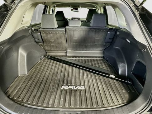 Used 2021 Toyota RAV4 LE AWD/4WD image 26
