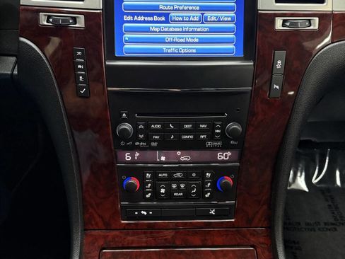 Used 2014 Cadillac Escalade Premium AWD/4WD image 29