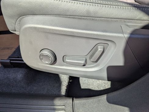 New 2025 Volvo XC40 B5 Core w/ Protection Package Premier image 9