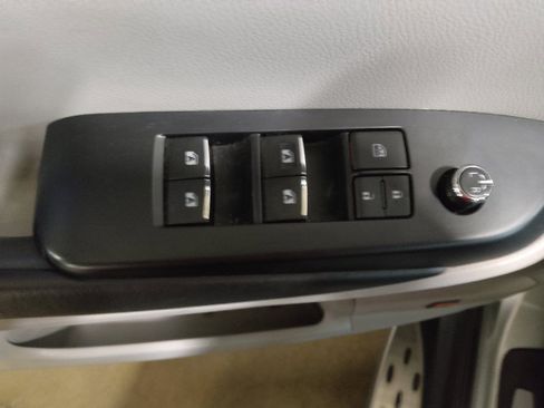 Used 2019 Toyota Highlander Limited FWD image 27