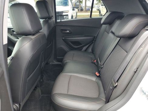 Used 2022 Chevrolet Trax LT w/ LT Convenience Package image 25