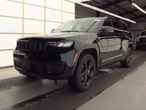 Used 2023 Jeep Grand Cherokee L Laredo AWD/4WD image 2