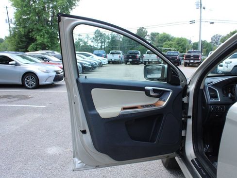 Used 2017 Volvo XC60 T5 Inscription w/ Preferred Option Package FWD image 13