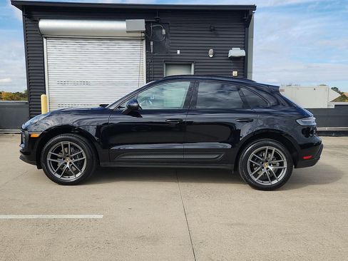 Certified 2025 Porsche Macan image 2