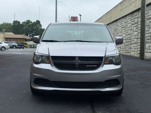 Used 2017 Dodge Grand Caravan SE FWD image 3