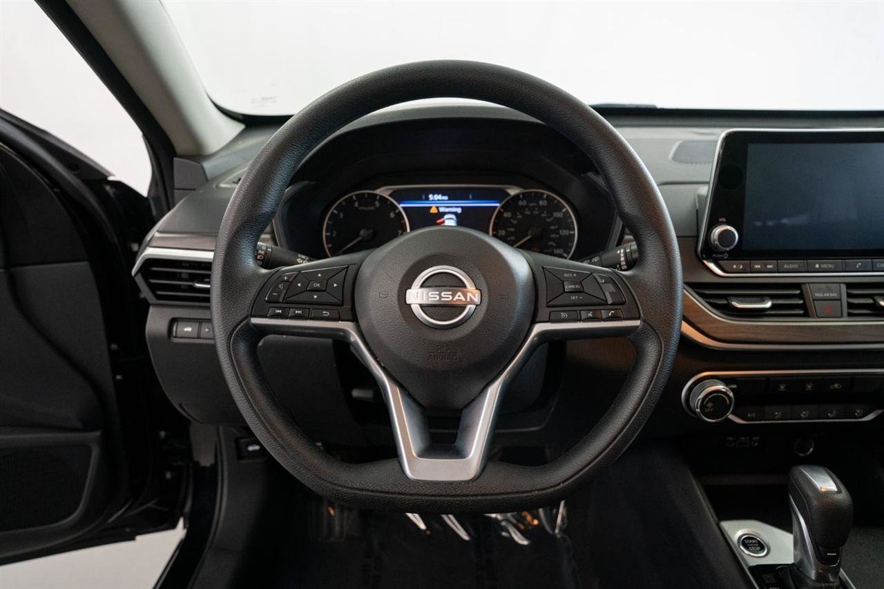 Used 2025 Nissan Altima 2.5 SV FWD image 13