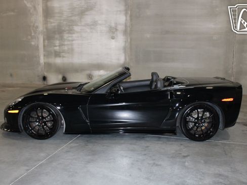 Used 2013 Chevrolet Corvette 427 w/ 1SB Preferred Equipment Group image 2