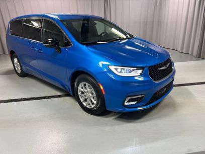 New 2026 Chrysler Pacifica Select