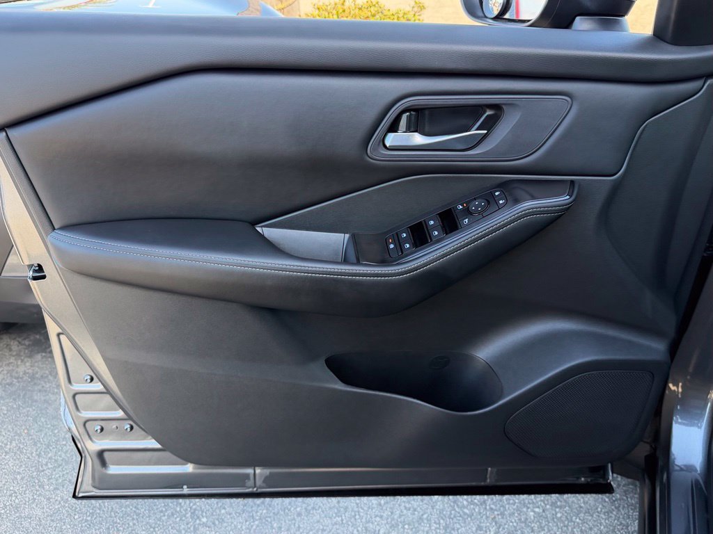 Certified 2026 Nissan Rogue SV FWD image 10