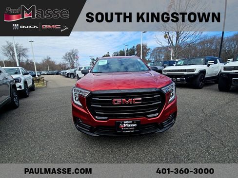 Used 2023 GMC Terrain SLE w/ Driver Convenience Package image 8