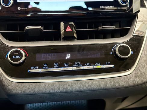 Used 2022 Toyota Corolla LE image 10