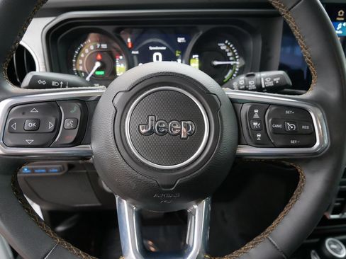 Used 2024 Jeep Wrangler Unlimited Sahara AWD/4WD image 16