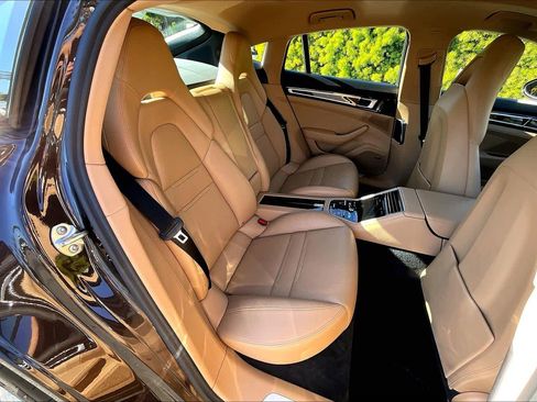 Used 2018 Porsche Panamera image 19