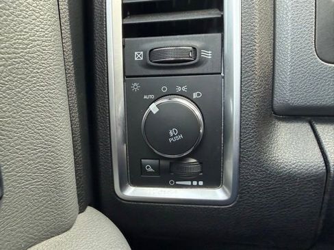 Used 2018 RAM 1500 Classic SLT w/ SLT Plus D￩cor Group AWD/4WD image 23