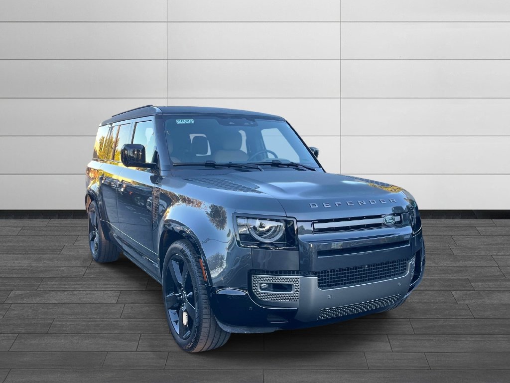 Certified 2025 Land Rover Defender 130 X-Dynamic SE AWD/4WD image 7