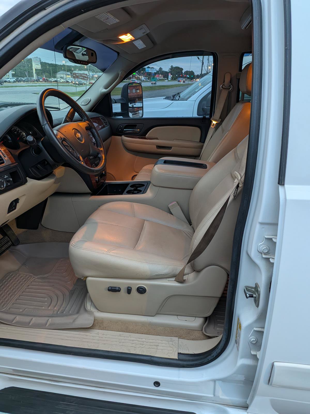 Used 2008 Chevrolet Silverado 3500 LTZ RWD image 4