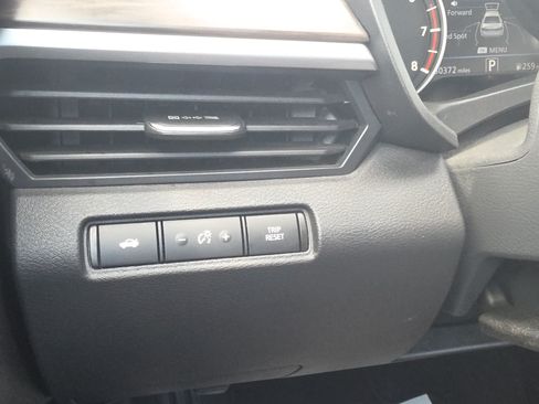 Used 2024 Nissan Altima 2.5 SV FWD image 11