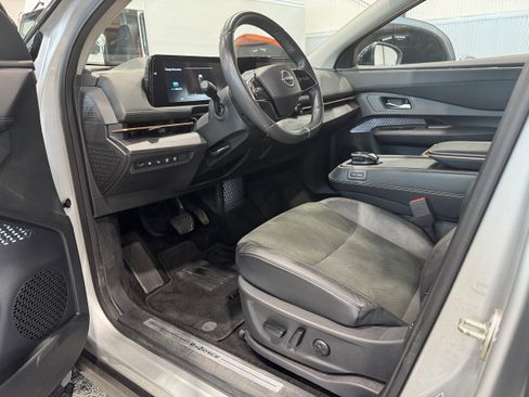 Used 2024 Nissan Ariya AWD image 13