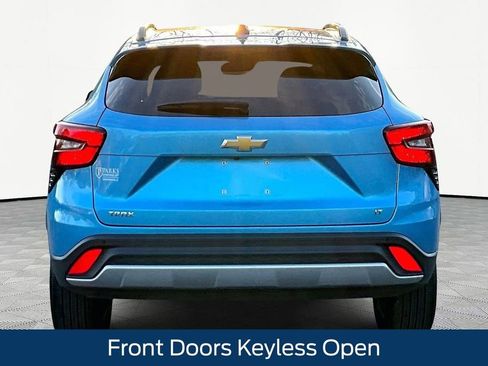 Certified 2025 Chevrolet Trax LT w/ Driver Confidence Package image 8