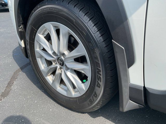 Used 2024 Toyota Corolla Cross LE FWD image 12