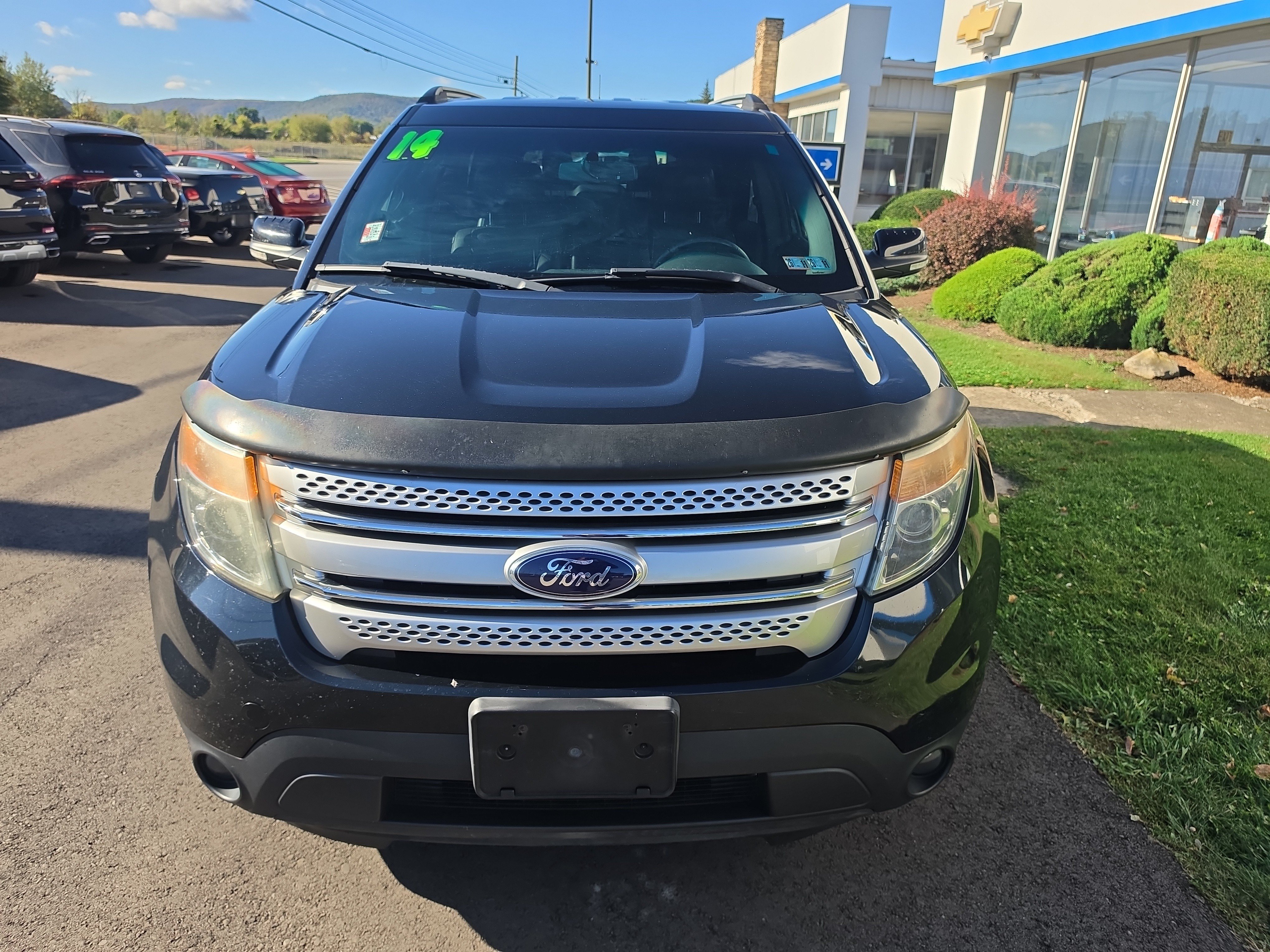 Used 2014 Ford Explorer XLT w/ Equipment Group 202A AWD/4WD image 9