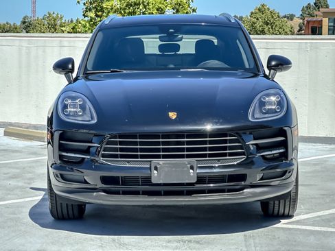 Certified 2021 Porsche Macan image 11