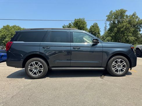 Used 2025 Ford Expedition Active AWD/4WD image 4