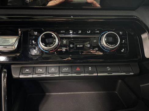 Certified 2025 GMC Sierra 1500 AT4 w/ AT4 Premium Package image 22