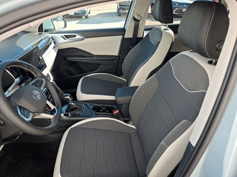 New 2026 Volkswagen Taos SE image 16