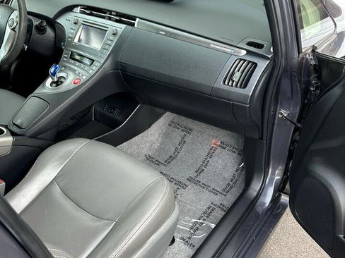 Used 2014 Toyota Prius Plug-In image 10