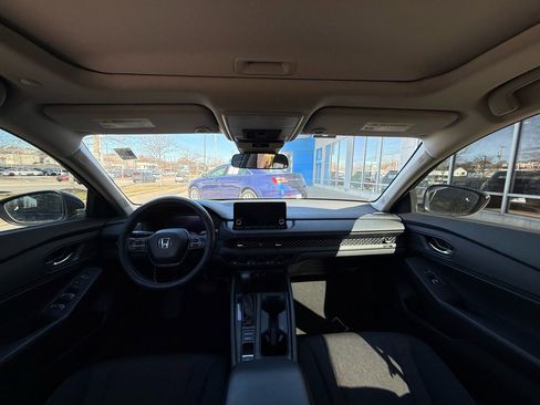 Used 2023 Honda Accord EX image 10