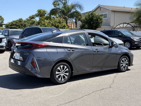 Used 2022 Toyota Prius Prime XLE FWD image 3
