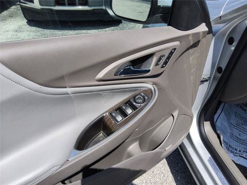 Used 2017 Chevrolet Malibu Premier w/ Driver Confidence Package FWD image 13