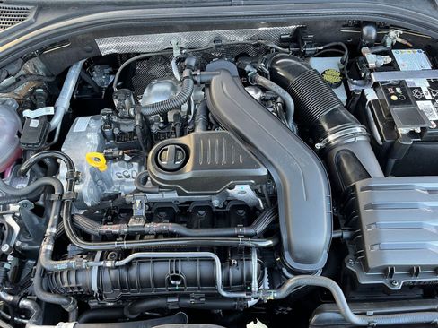 Used 2025 Volkswagen Jetta SE image 32