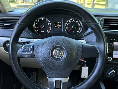 Used 2013 Volkswagen Jetta SE FWD image 23
