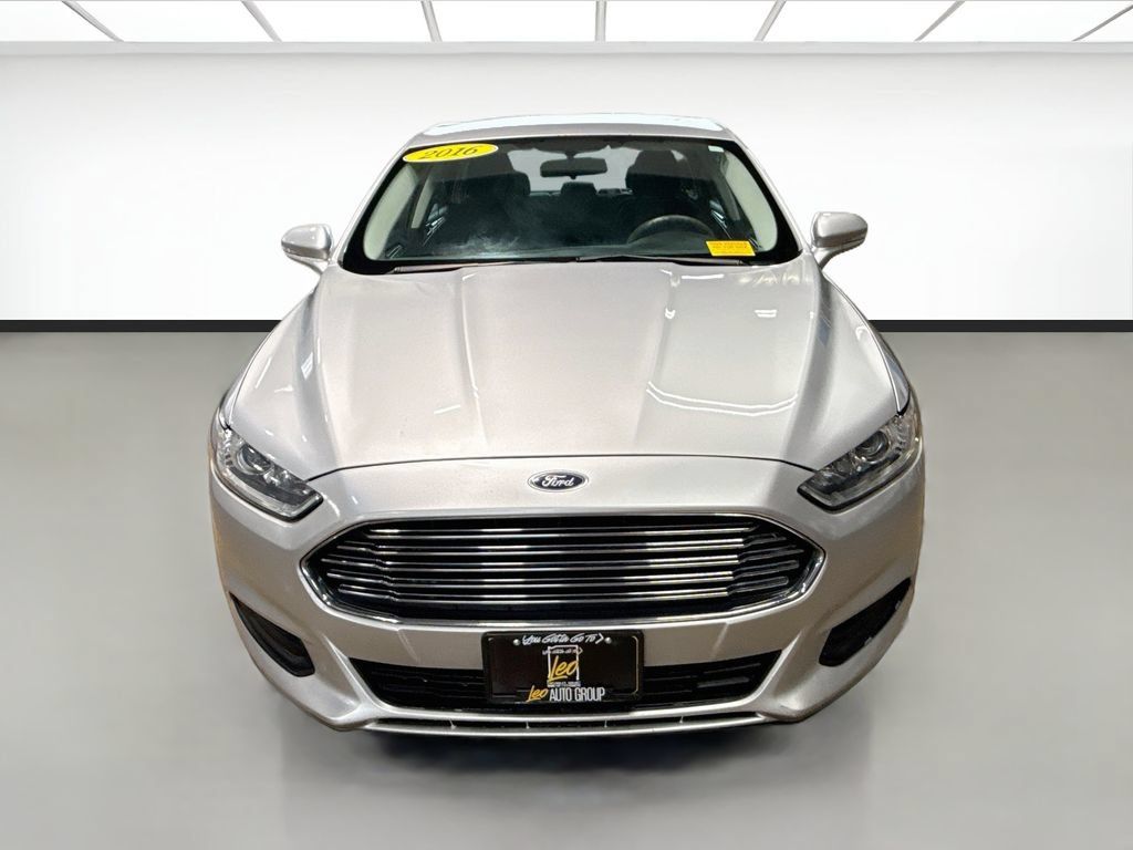 Used 2016 Ford Fusion SE FWD image 29