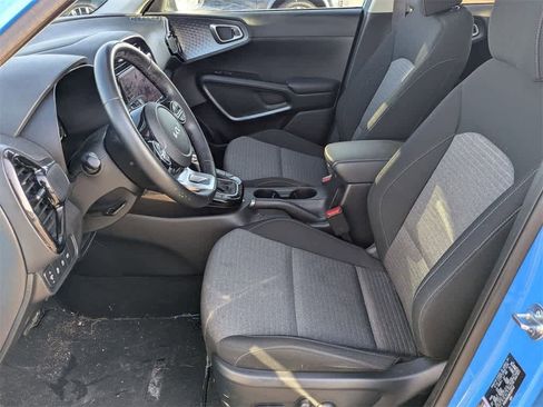Used 2024 Kia Soul EX image 13