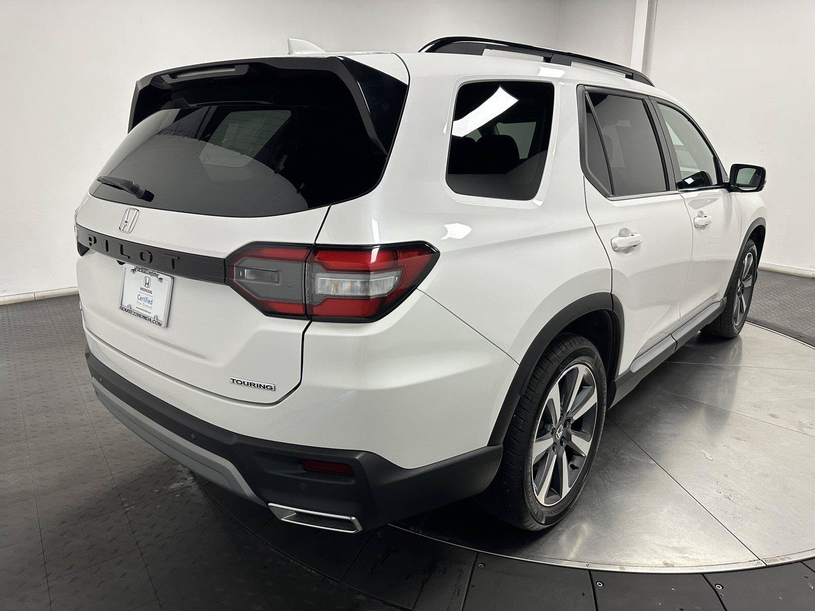 Used 2025 Honda Pilot Touring image 13