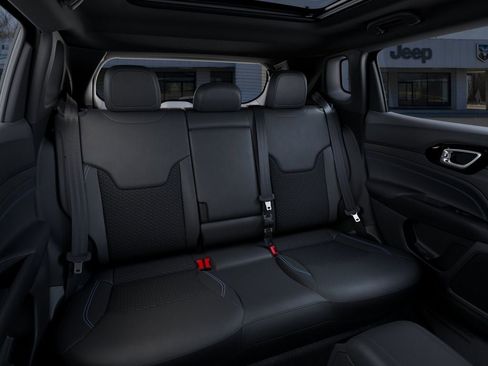 New 2026 Jeep Compass Latitude w/ Sun and Sound Group image 15