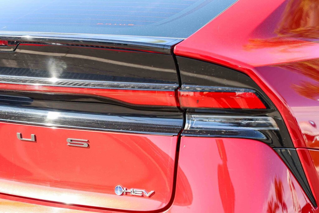 Certified 2025 Toyota Prius LE FWD image 22