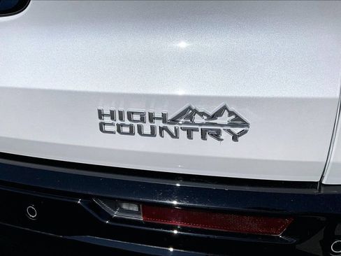 Used 2025 Chevrolet Traverse High Country AWD/4WD image 29