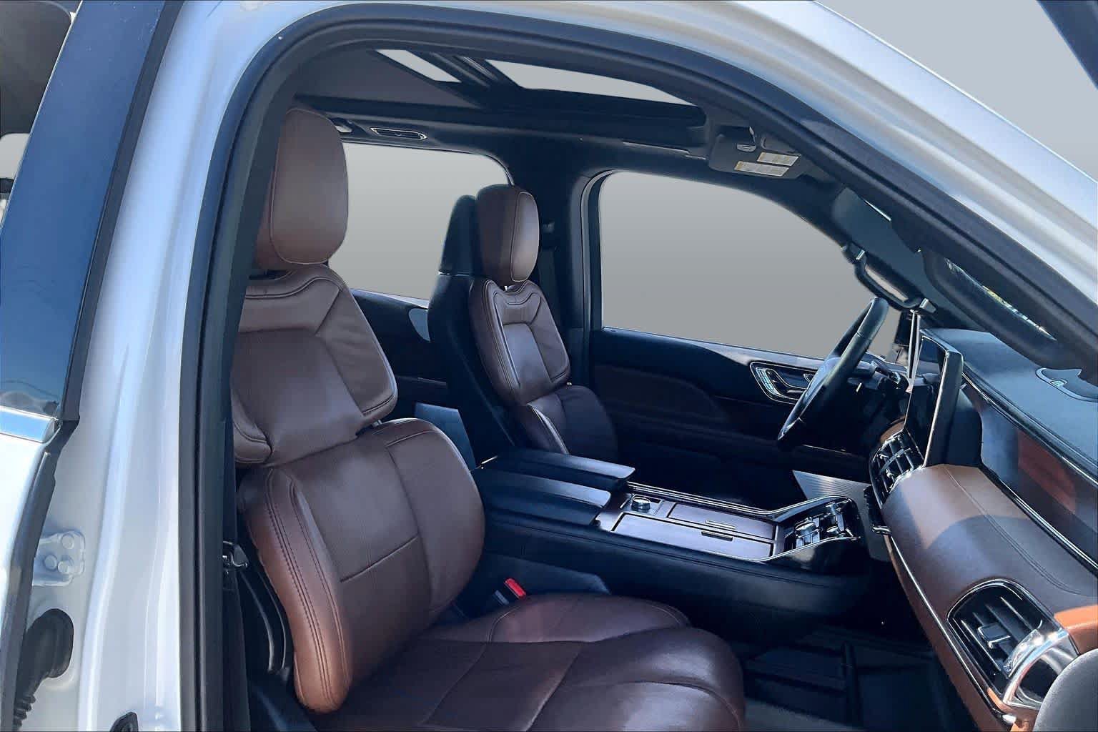 Used 2023 Lincoln Navigator Reserve RWD image 8