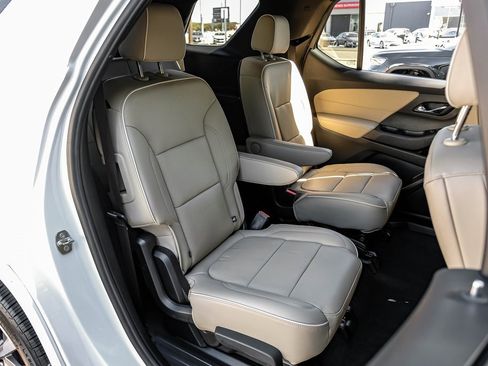 Used 2023 Chevrolet Traverse Premier image 45