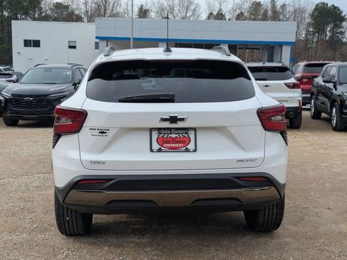 New 2026 Chevrolet Trax ACTIV w/ Sunroof Package image 3